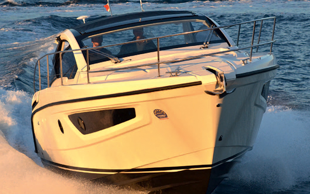 Azimut-Atlantis-34-review-head-on-credit-Nick-Burnham