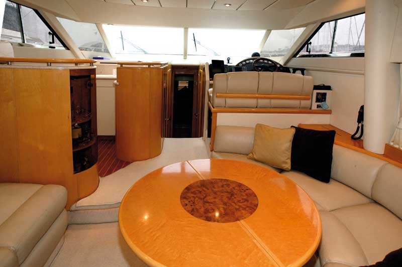 Fairline Squadron 43 | Reviews | Motor boats Monthly |