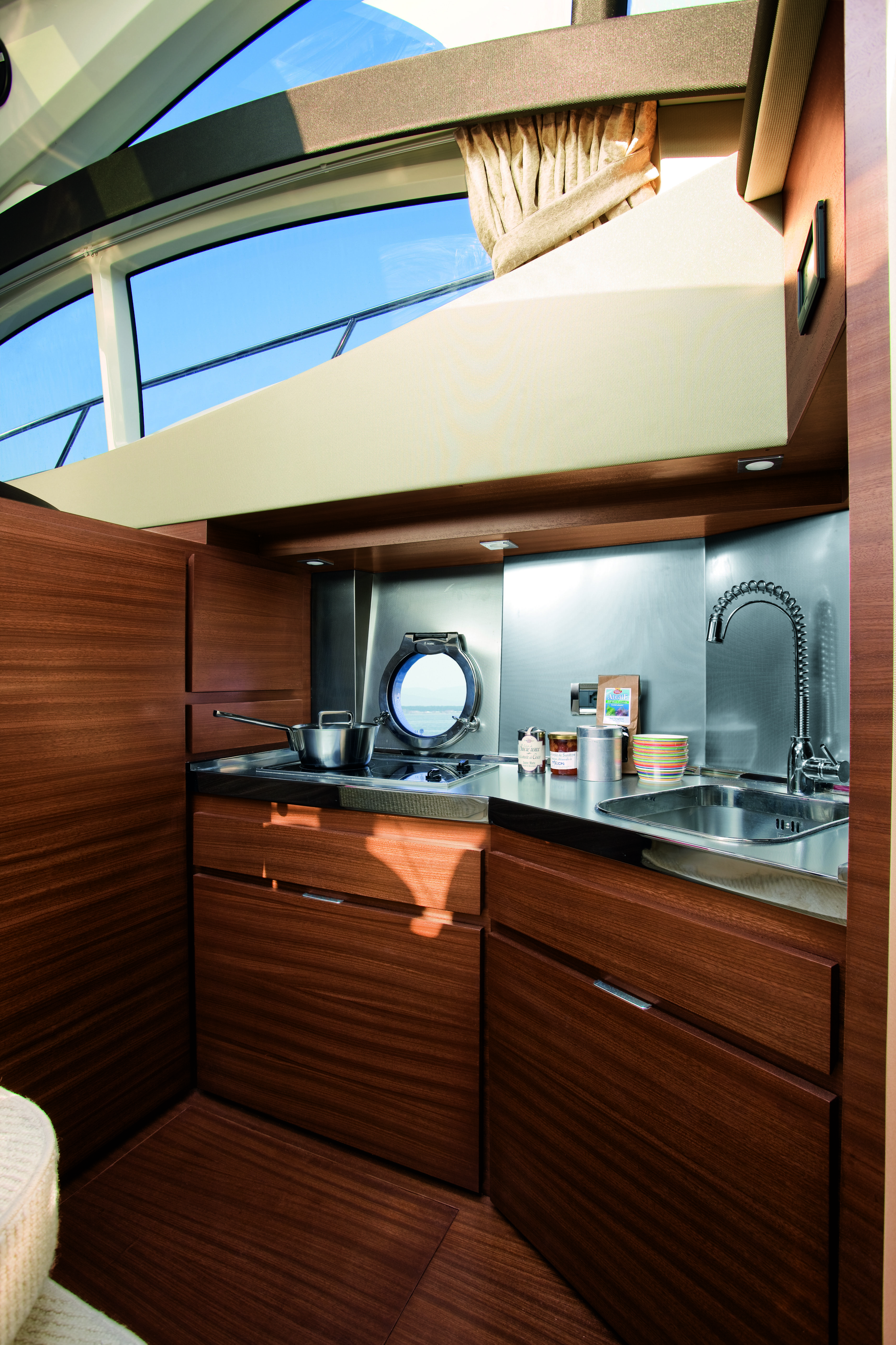 Azimut 40S galley