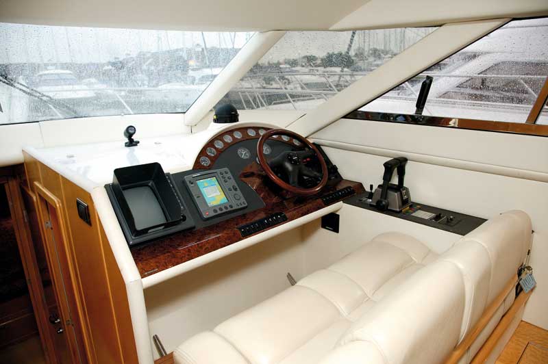 Fairline Squadron 43 | Reviews | Motor boats Monthly |