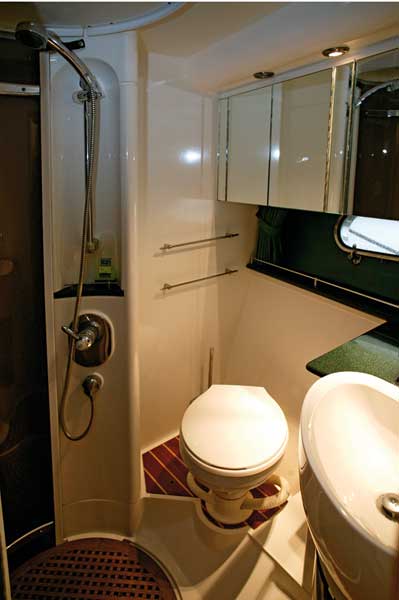 Fairline Squadron 43 | Reviews | Motor boats Monthly |