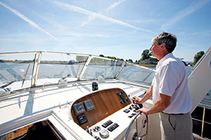 Rhein 42SE | Reviews | Motor Boats Monthly