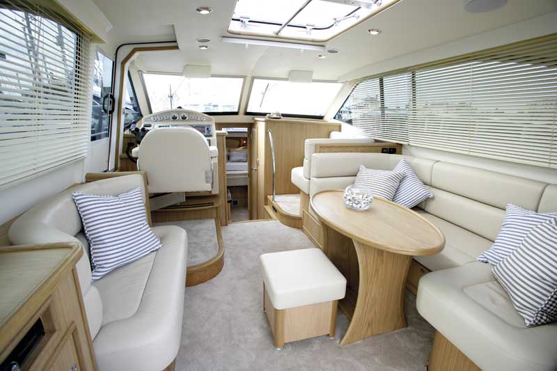 Haines 35 Offshore | Boat test gallery | Motor Boats Monthly