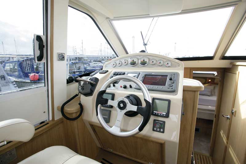 Haines 35 Offshore | Boat test gallery | Motor Boats Monthly