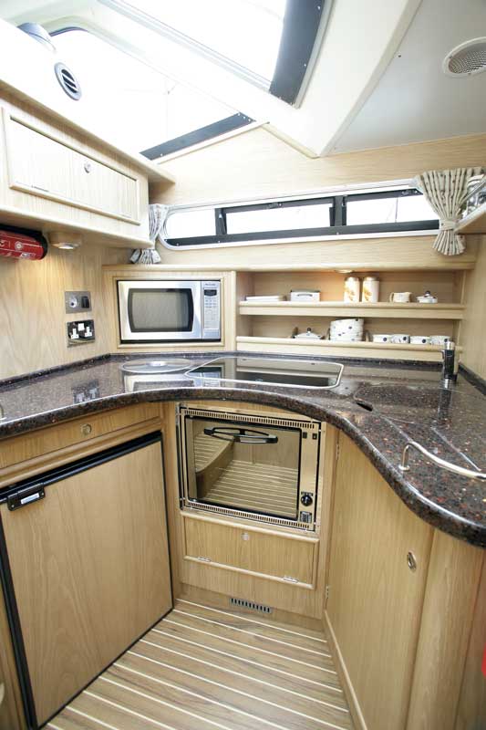 Haines 35 Offshore | Boat test gallery | Motor Boats Monthly