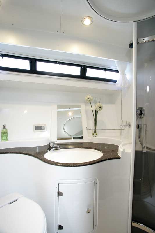 Haines 35 Offshore | Boat test gallery | Motor Boats Monthly