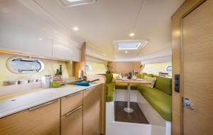 Bavaria Sport 300 - saloon