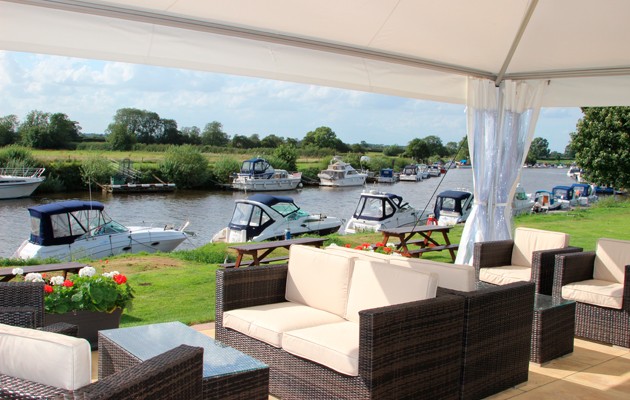 York Marina - Waterfront cafe bar