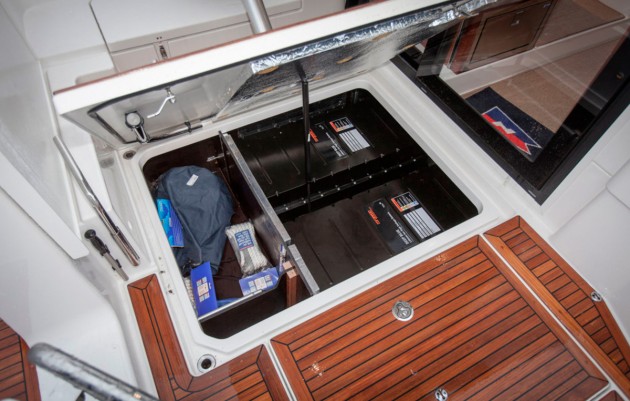 Nimbus 305 Coupe E-Power - engine bay