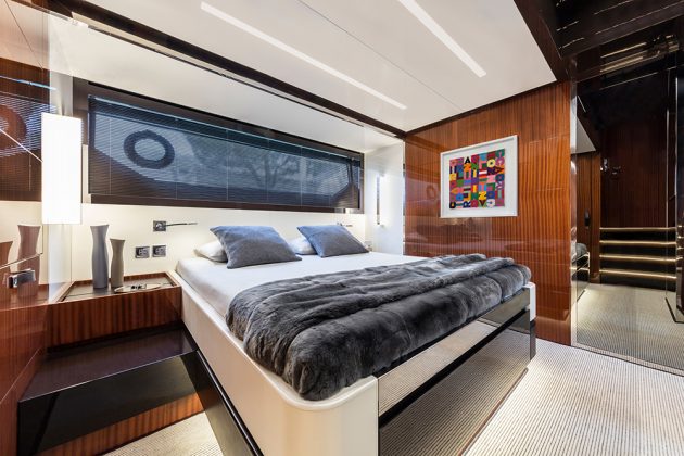 Riva 56 Rivale master cabin