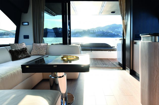 Azimut S6 saloon
