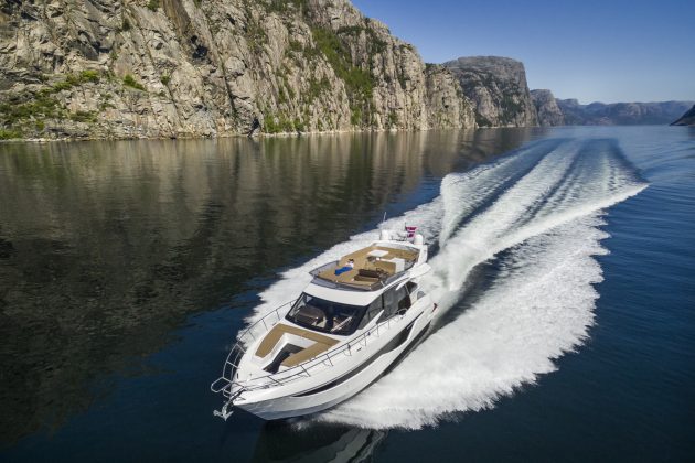 Galeon 460 Fly on water