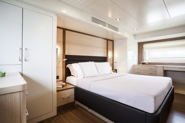 serena 58 master cabin
