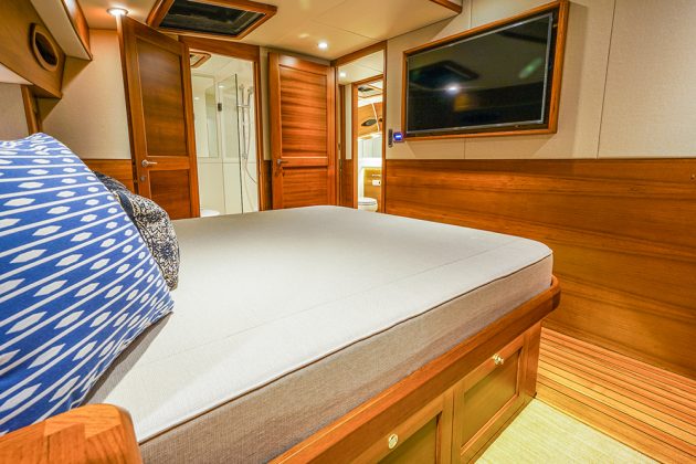 Grand Banks 60 Fly SL master cabin