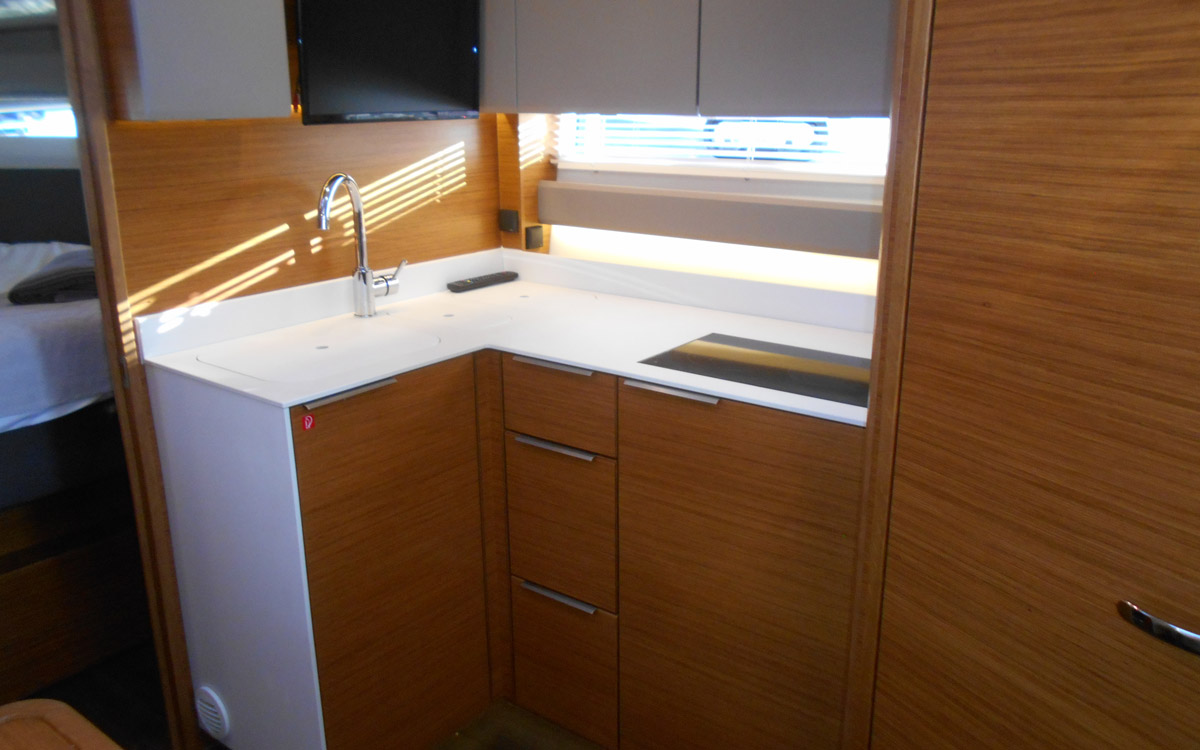 used-boat-buyers-guide-200000-bavaria-sport-360-ht-galley