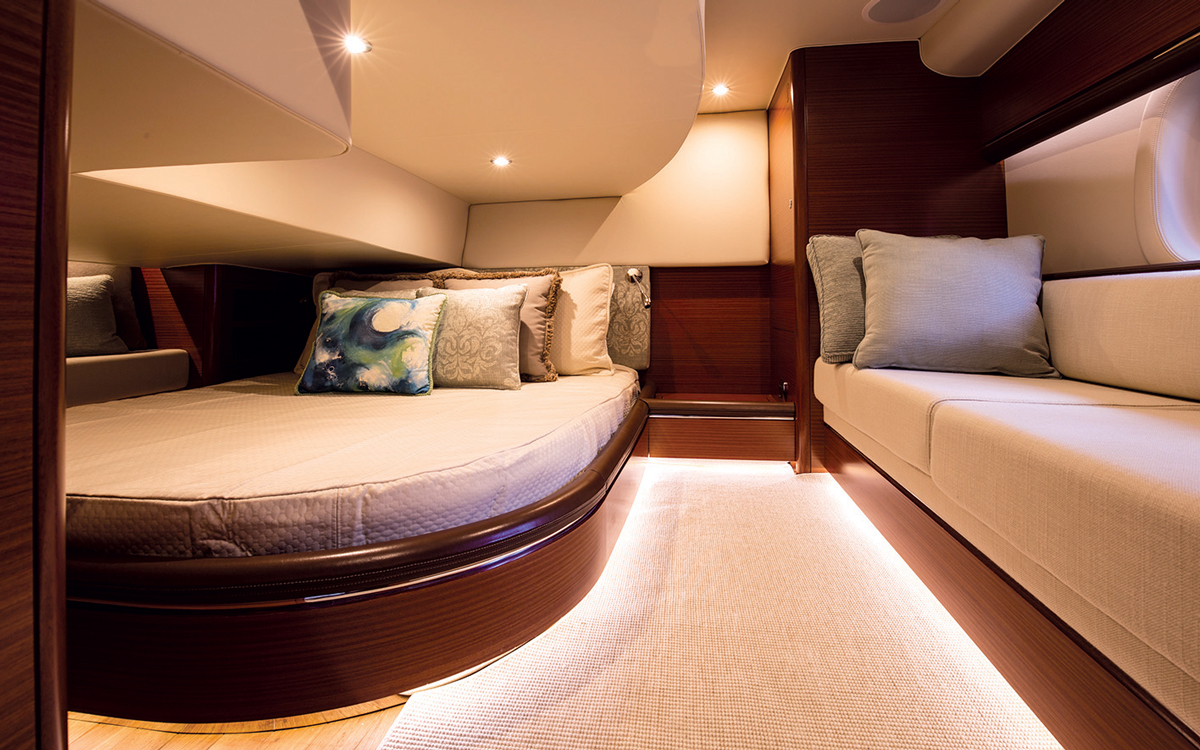 Zeelander-Z44-mid-cabin