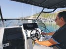 beneteau-flyer-8-sundeck-boat-test-helm