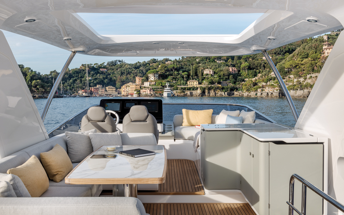 Azimut-60-yacht-test-flybridge