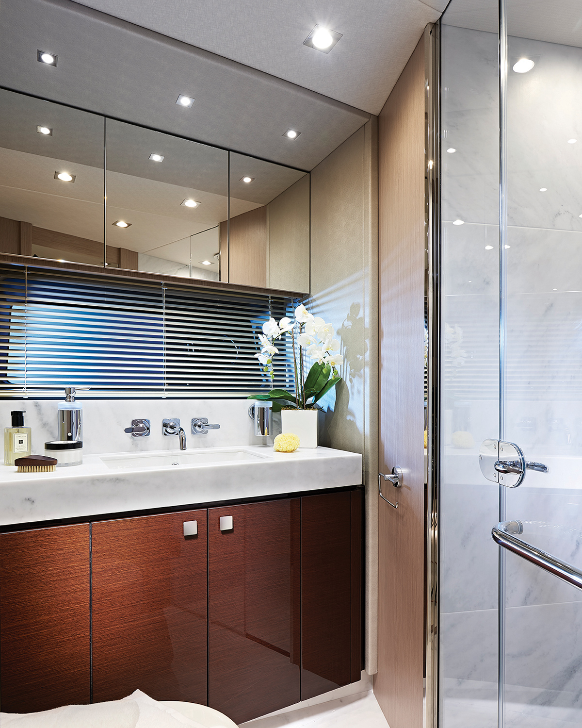 Sunseeker-76-yacht-review-guest-en-suite