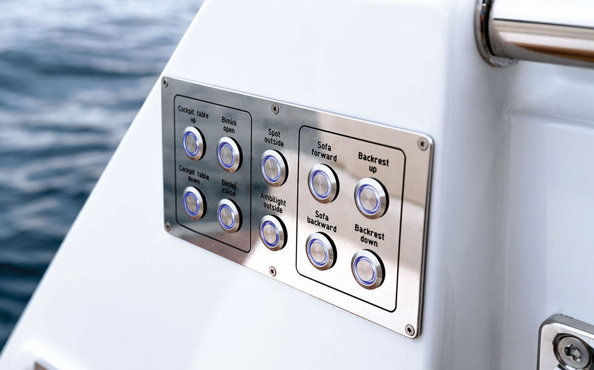 fjord-44-coupe-yacht-test-deck-controls
