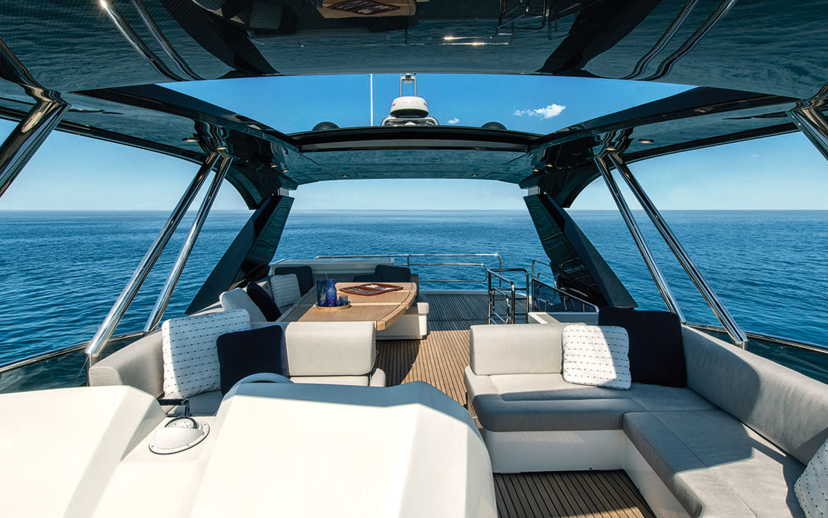 monte-carlo-yachts-66-test-flybridge