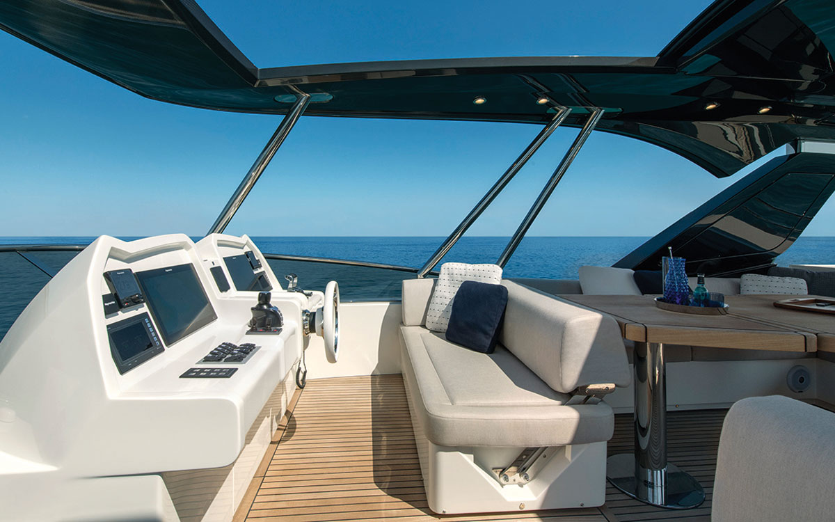 monte-carlo-yachts-66-test-upper-helm