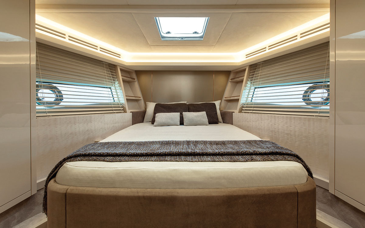 monte-carlo-yachts-66-test-vip-cabin