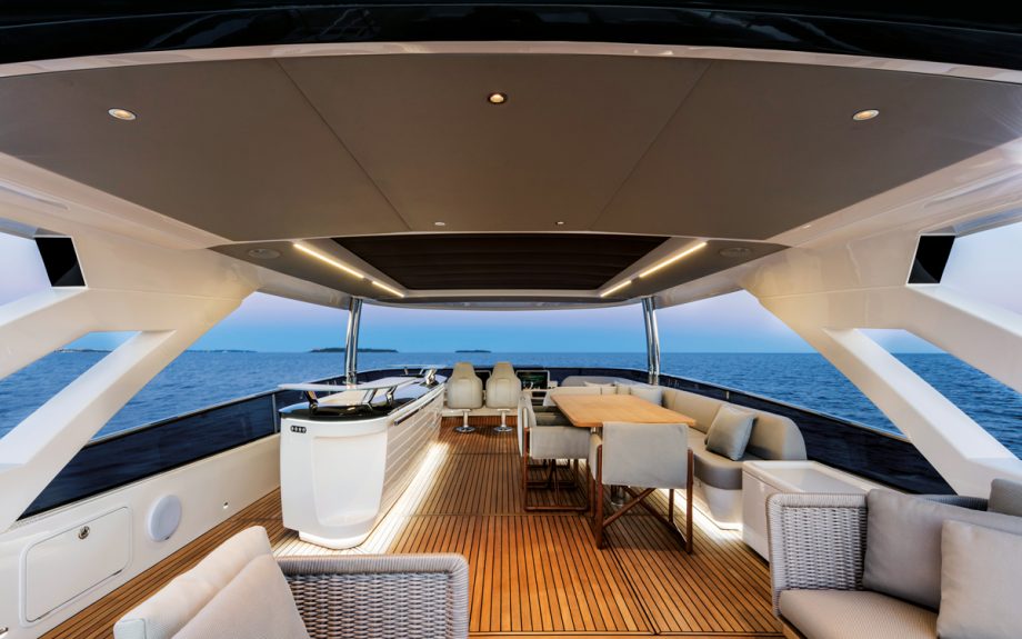 absolute-Navetta-73-yacht-test-review-flybridge