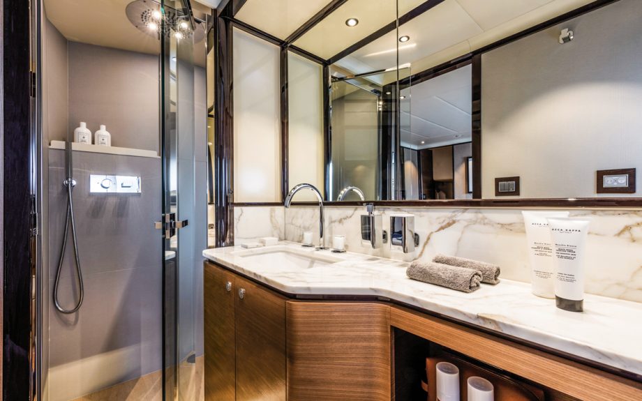absolute-Navetta-73-yacht-test-review-guest-cabin-ensuite