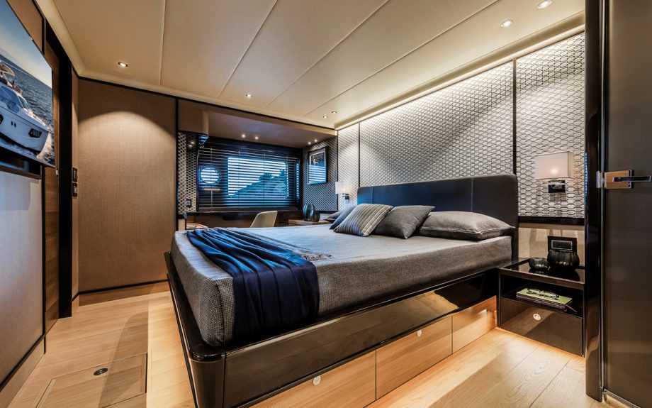 absolute-Navetta-73-yacht-test-review-vip-cabin