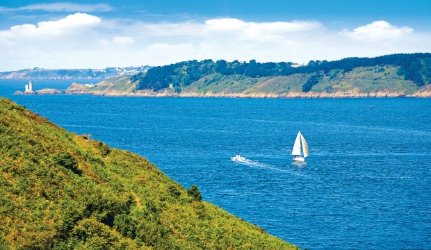 cruising-west-brittany-Goulet-de-Brest-hero-credit-peter-cumberlidge