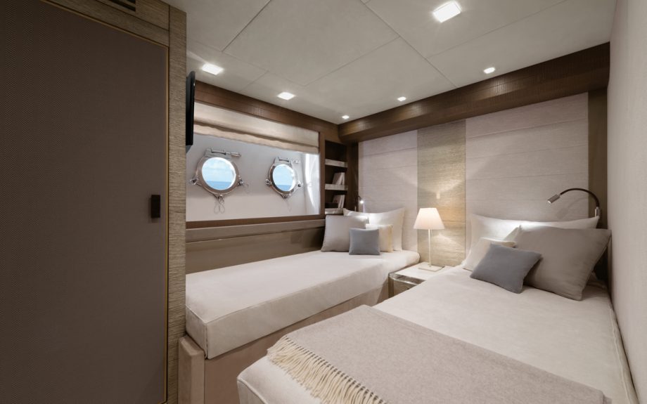 monte-carlo-yachts-mcy-96-boat-test-review-guest-cabin