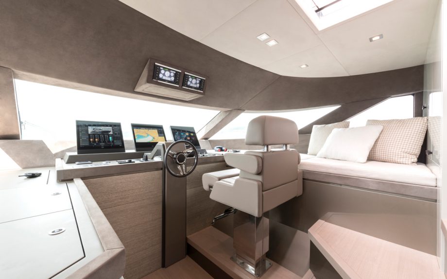 monte-carlo-yachts-mcy-96-boat-test-review-helm