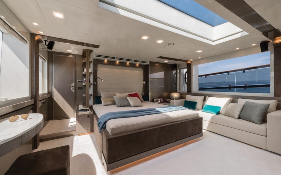 monte-carlo-yachts-mcy-96-boat-test-review-master-cabin