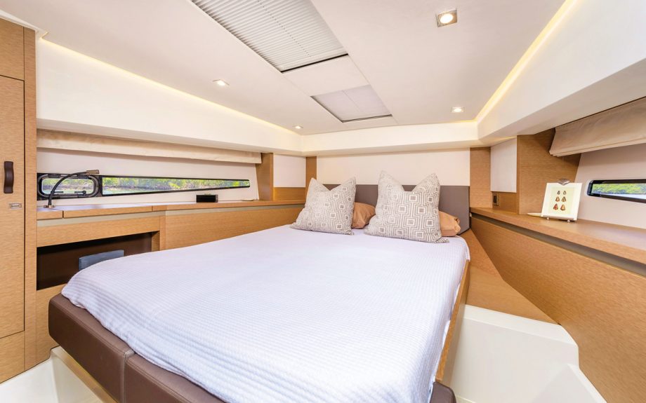 prestige-460s-yacht-review-forecabin