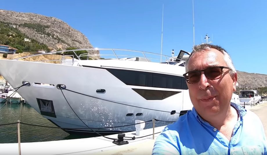 sunseeker-116-yacht-tour-selfie