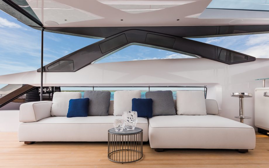 custom-line-120-yacht-test-flybridge-seating