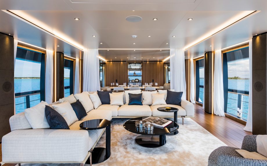 custom-line-120-yacht-test-lounge