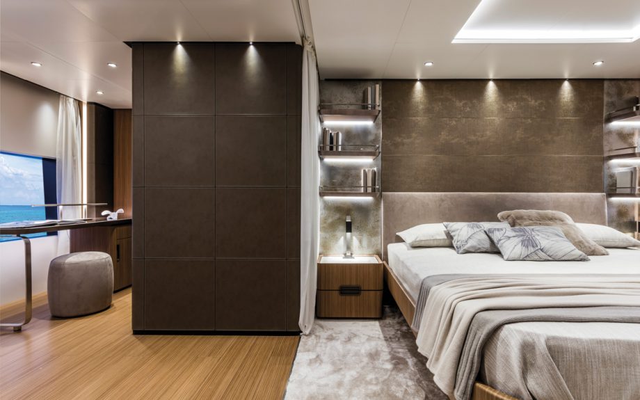 custom-line-120-yacht-test-master-suite