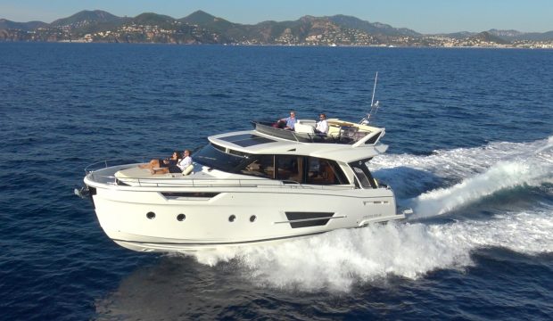 Greenline-45-Flybridge-yacht-running-shot