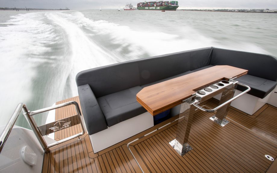 Sealine-C430-boat-test-cockpit-credit-richard-langdon