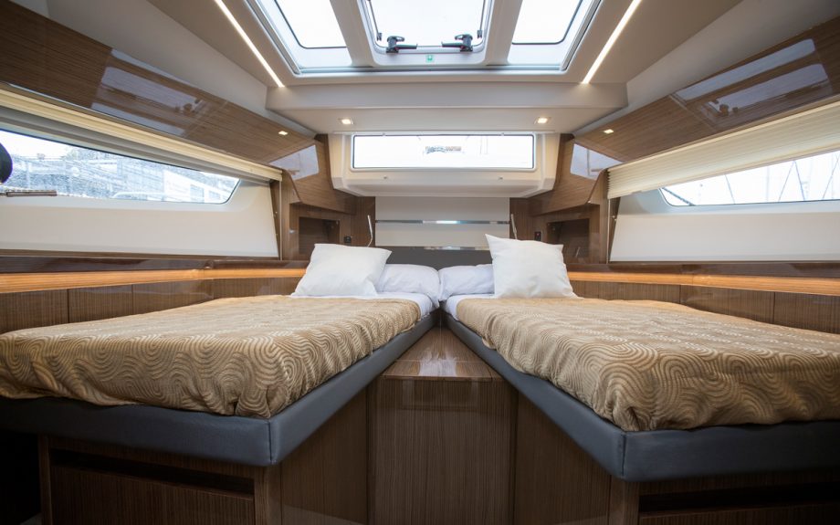 Sealine-C430-boat-test-forecabin-credit-richard-langdon