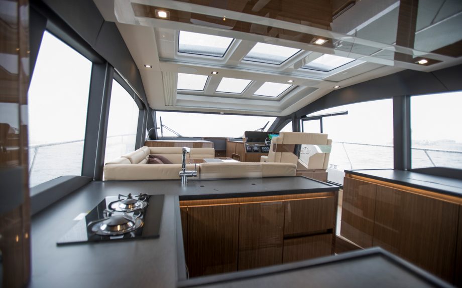 Sealine-C430-boat-test-galley-credit-richard-langdon