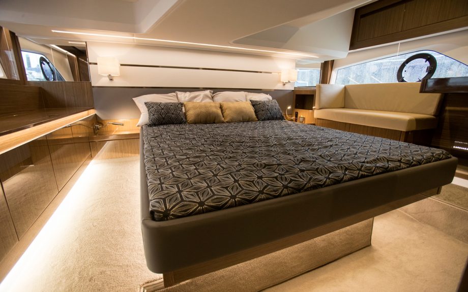 Sealine-C430-boat-test-mid-cabin-credit-richard-langdon