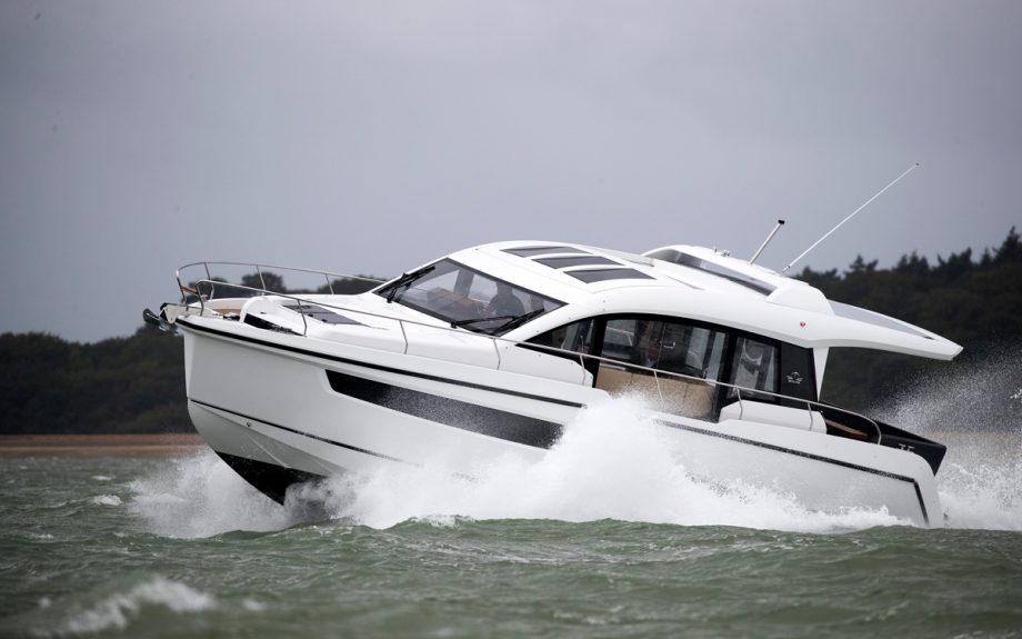 Sealine-C430-boat-test-running-shot-credit-richard-langdon