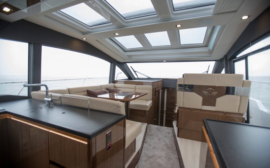 Sealine-C430-boat-test-saloon-credit-richard-langdon