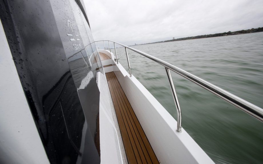 Sealine-C430-boat-test-side-decks-credit-richard-langdon