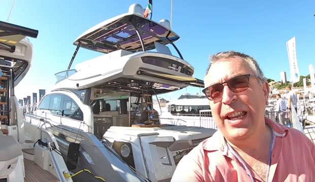 aquaholic-yacht-tour-cranchi-e52-selfie