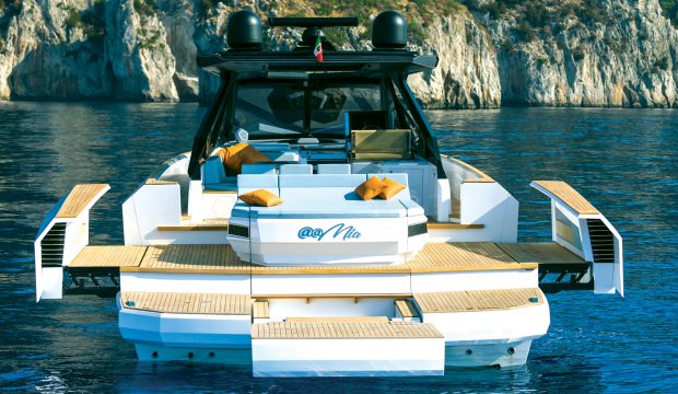 evo-r6-yacht-aft-view