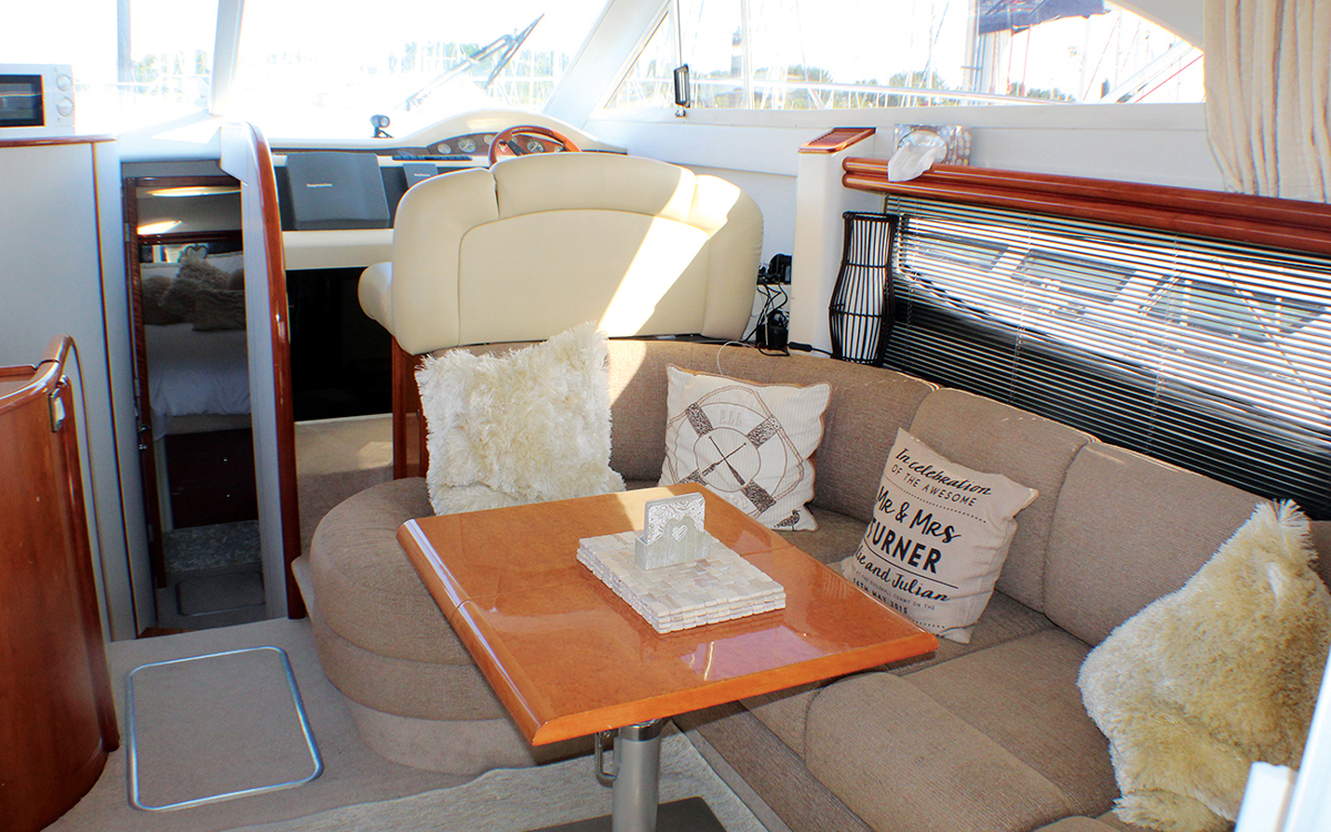 secondhand-boat-buyers-guide-sub-40ft-flybridge-Fairline-Phantom-38-lounge